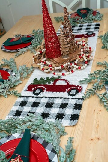 14 Christmas Table Runner Free Crochet Patterns