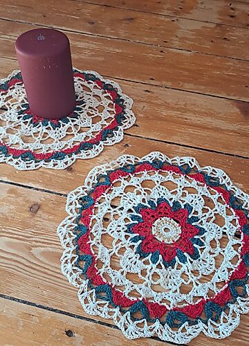 7 Poinsettia Doily Free Crochet Patterns and Ideas
