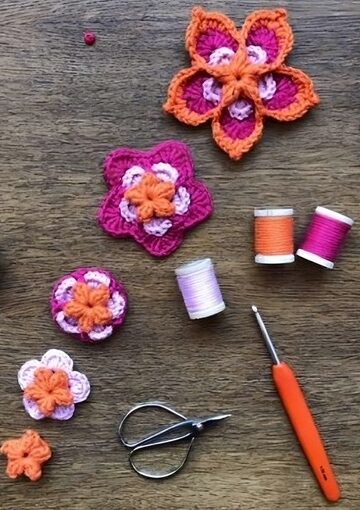 15 Crochet Brooch Free Patterns